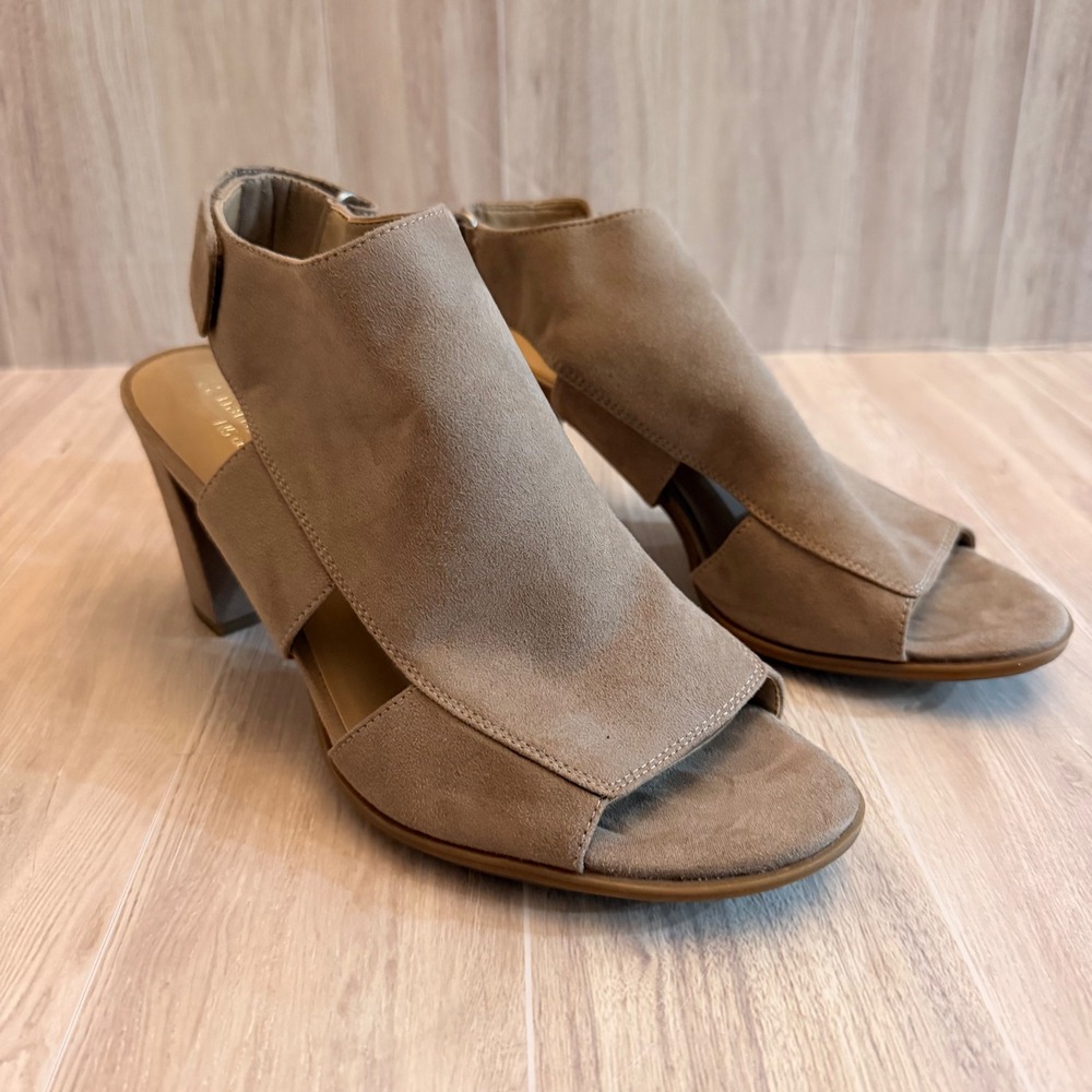 Naturalizer Lucky Doe Taupe Microfiber Open Toe Block Shootie 9M 39 Slingback